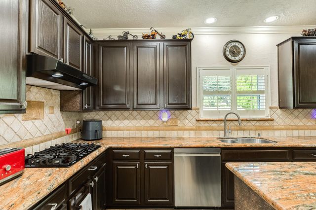 412 Melodywood Drive, Friendswood, TX 77546