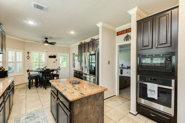 412 Melodywood Drive, Friendswood, TX 77546