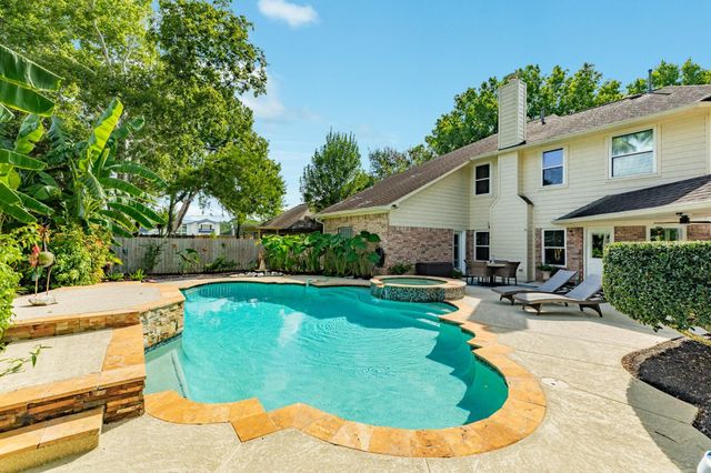 412 Melodywood Drive, Friendswood, TX 77546