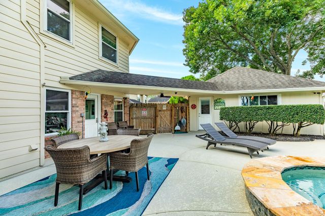 412 Melodywood Drive, Friendswood, TX 77546