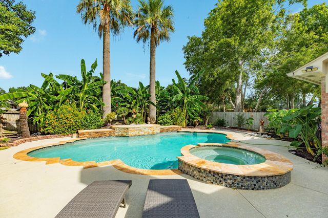 412 Melodywood Drive, Friendswood, TX 77546