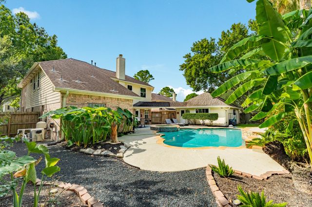 412 Melodywood Drive, Friendswood, TX 77546