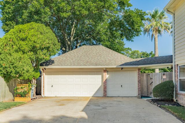 412 Melodywood Drive, Friendswood, TX 77546