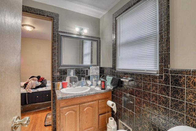 4663 N Green Bay AVENUE, Milwaukee, WI 53209