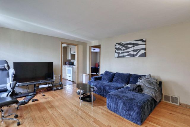4663 N Green Bay AVENUE, Milwaukee, WI 53209