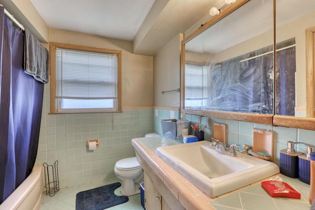 4663 N Green Bay AVENUE, Milwaukee, WI 53209