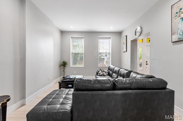 4273 Juniata Street, St Louis, MO 63116