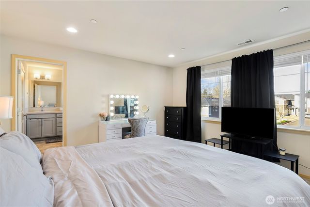 1025 Banyan Street, Bremerton, WA 98310