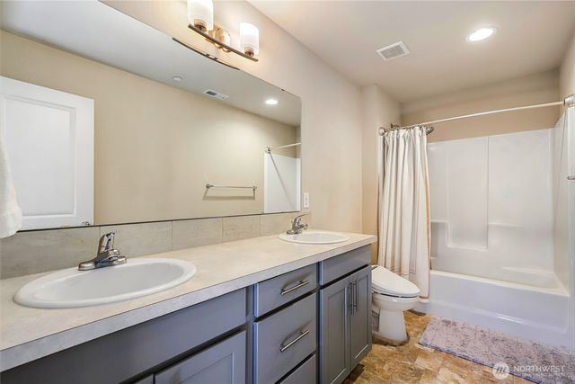 1025 Banyan Street, Bremerton, WA 98310