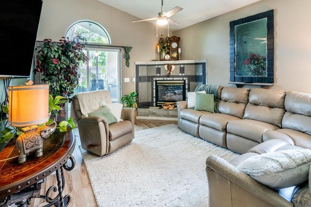 1001 Cherrycrest Dr, Pueblo, CO 81005