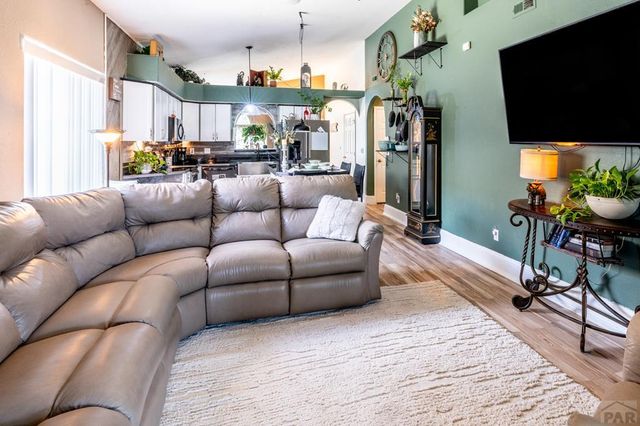 1001 Cherrycrest Dr, Pueblo, CO 81005