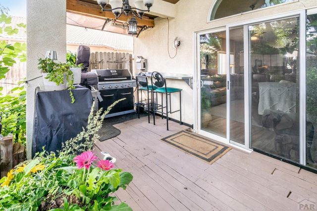 1001 Cherrycrest Dr, Pueblo, CO 81005