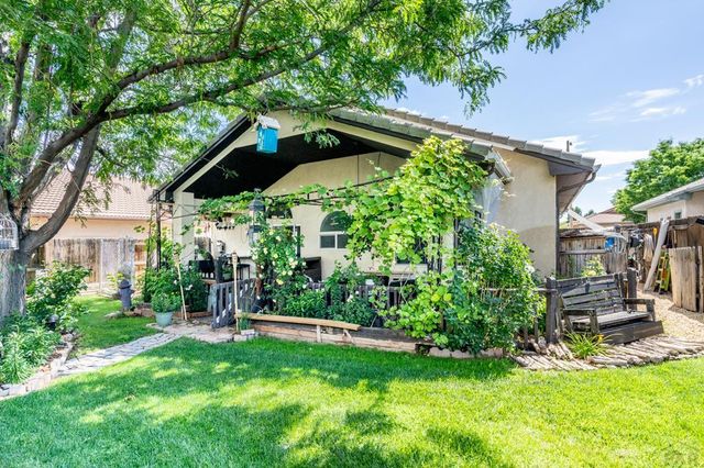 1001 Cherrycrest Dr, Pueblo, CO 81005