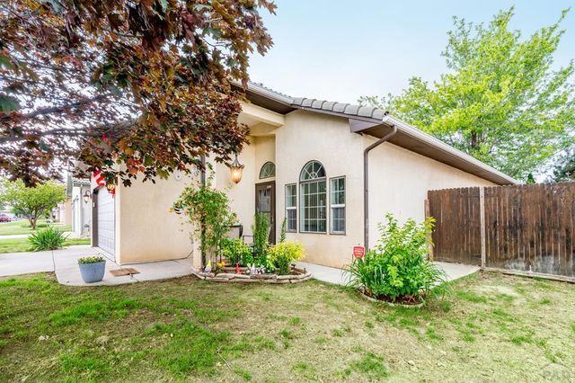 1001 Cherrycrest Dr, Pueblo, CO 81005