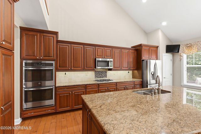 10 Cauthen Court, Manalapan, NJ 07726