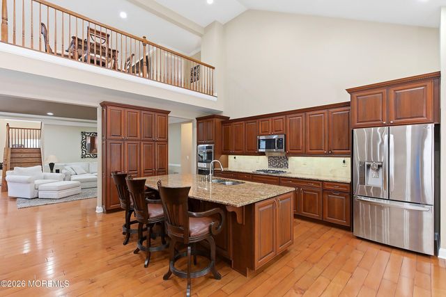 10 Cauthen Court, Manalapan, NJ 07726