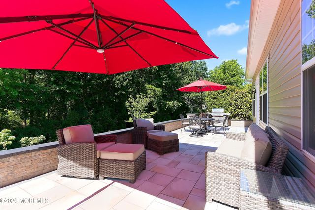 10 Cauthen Court, Manalapan, NJ 07726