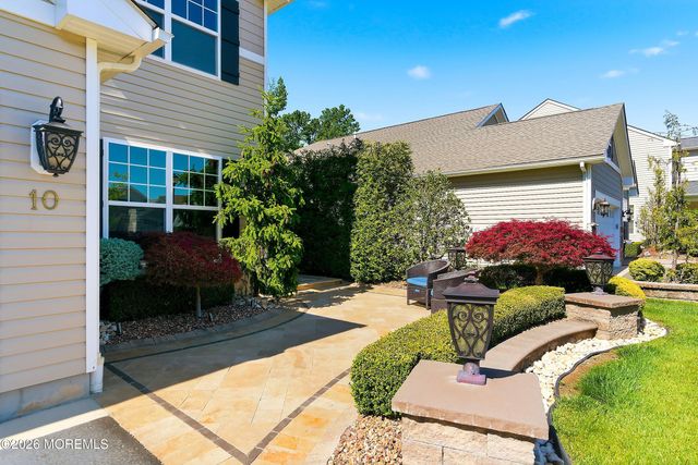 10 Cauthen Court, Manalapan, NJ 07726