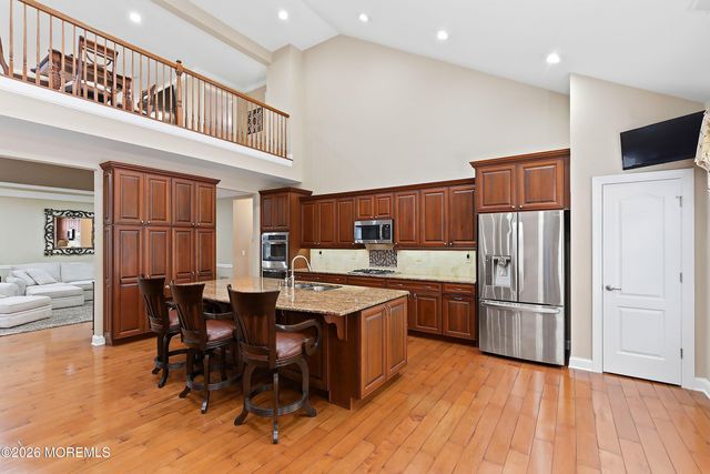 10 Cauthen Court, Manalapan, NJ 07726