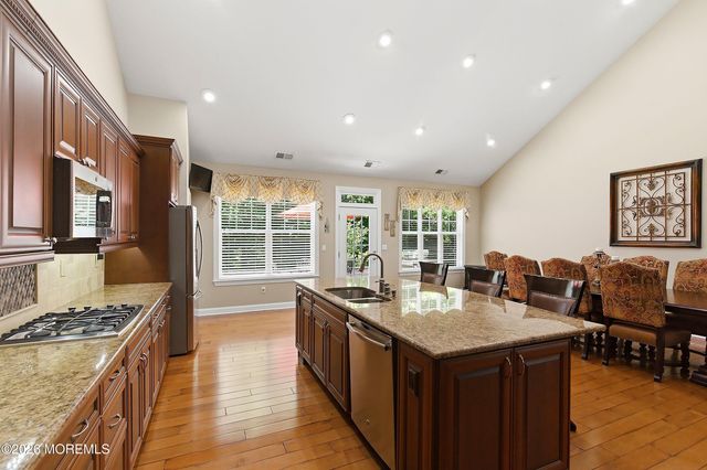 10 Cauthen Court, Manalapan, NJ 07726