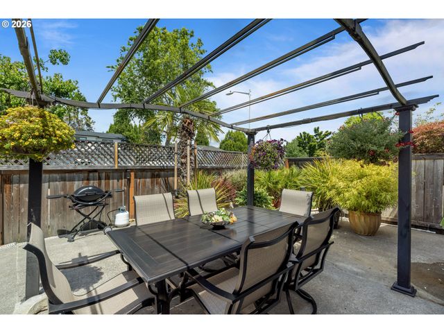 2687 Ne 2ND Dr, Hillsboro, OR 97124