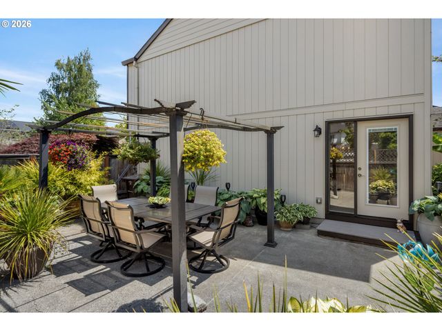 2687 Ne 2ND Dr, Hillsboro, OR 97124