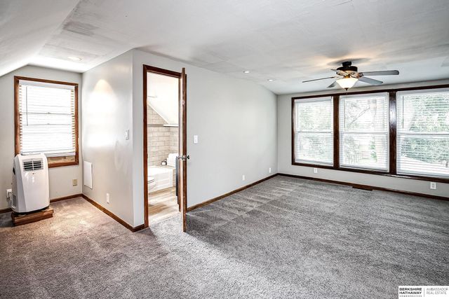 6455 Poppleton Avenue, Omaha, NE 68106