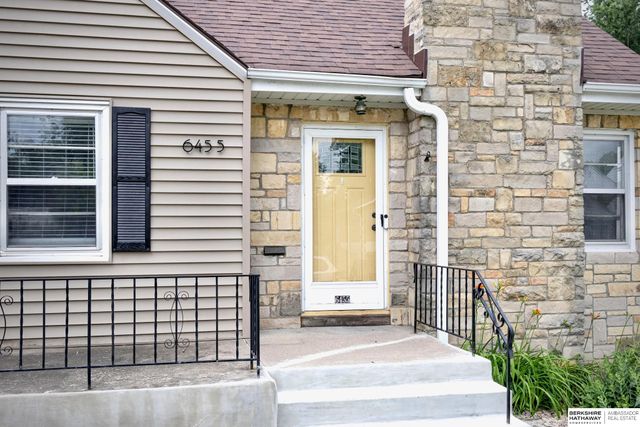 6455 Poppleton Avenue, Omaha, NE 68106