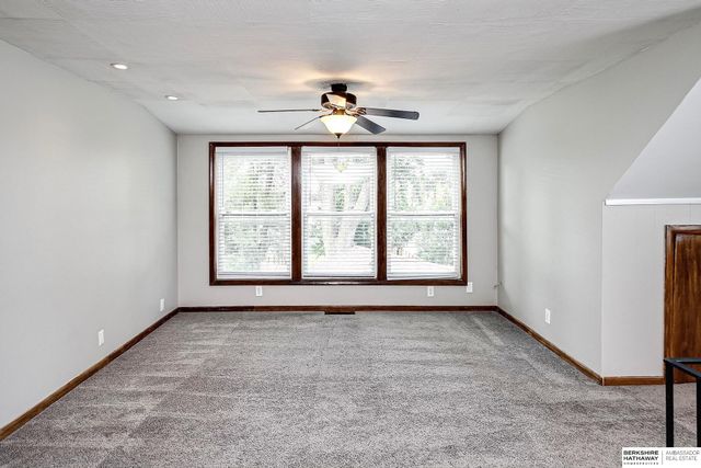 6455 Poppleton Avenue, Omaha, NE 68106