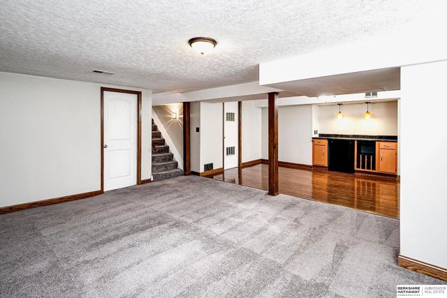 6455 Poppleton Avenue, Omaha, NE 68106
