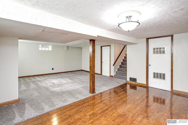 6455 Poppleton Avenue, Omaha, NE 68106
