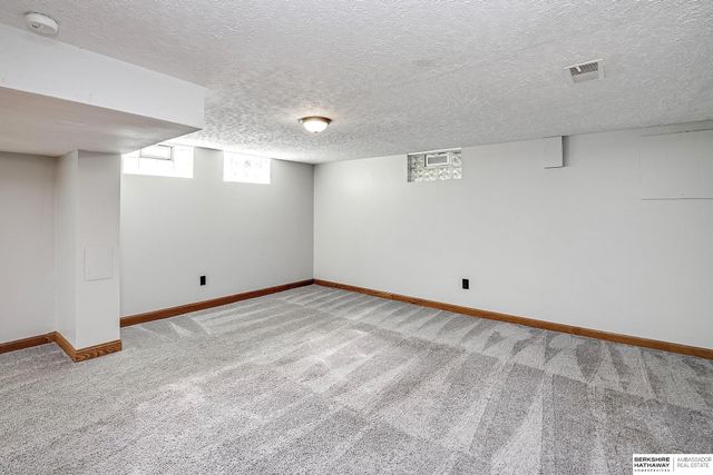 6455 Poppleton Avenue, Omaha, NE 68106