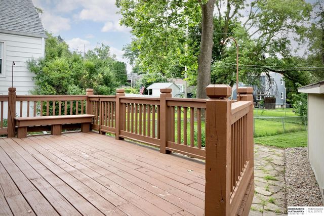 6455 Poppleton Avenue, Omaha, NE 68106