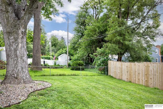 6455 Poppleton Avenue, Omaha, NE 68106