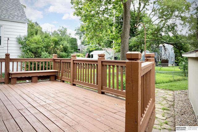 6455 Poppleton Avenue, Omaha, NE 68106