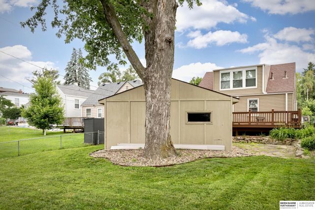 6455 Poppleton Avenue, Omaha, NE 68106