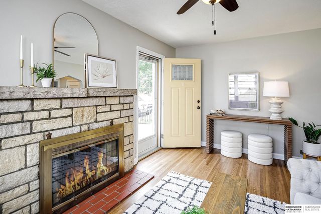 6455 Poppleton Avenue, Omaha, NE 68106