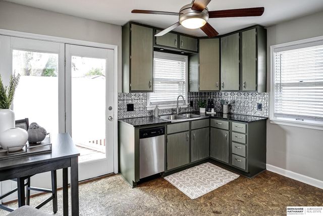 6455 Poppleton Avenue, Omaha, NE 68106