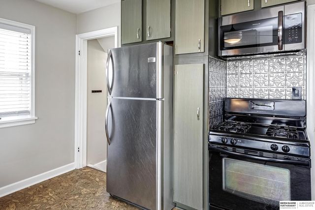 6455 Poppleton Avenue, Omaha, NE 68106