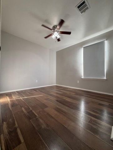 801 Dawlish DR, Pflugerville, TX 78660