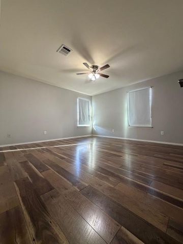 801 Dawlish DR, Pflugerville, TX 78660