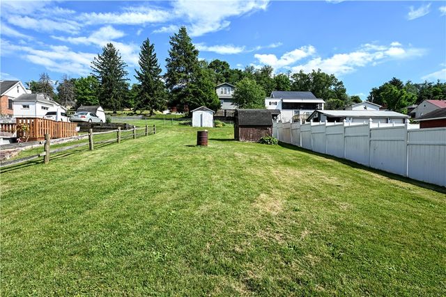 809 Franklin Ave, Connellsville, PA 15425