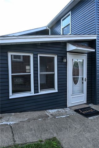 809 Franklin Ave, Connellsville, PA 15425