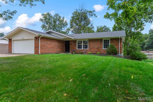 1004 Bridgeport Drive, Ellisville, MO 63011