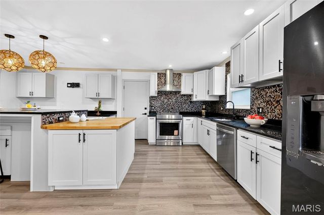 1004 Bridgeport Drive, Ellisville, MO 63011