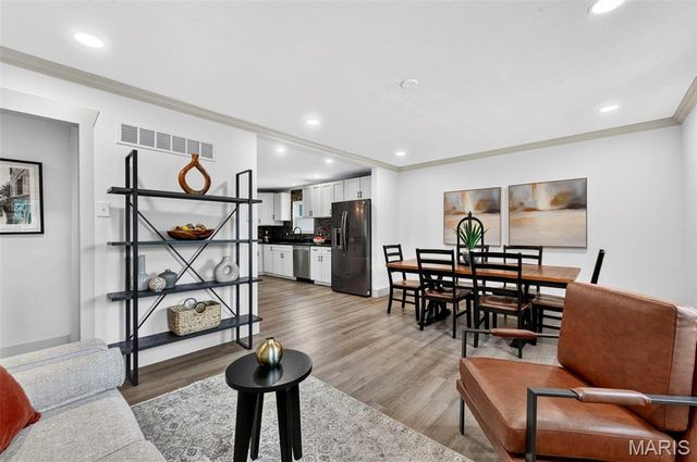 1004 Bridgeport Drive, Ellisville, MO 63011