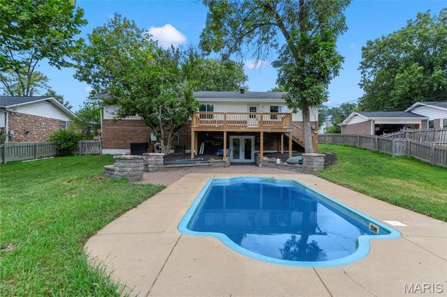 1004 Bridgeport Drive, Ellisville, MO 63011