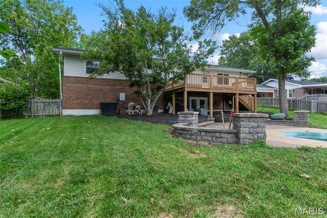 1004 Bridgeport Drive, Ellisville, MO 63011