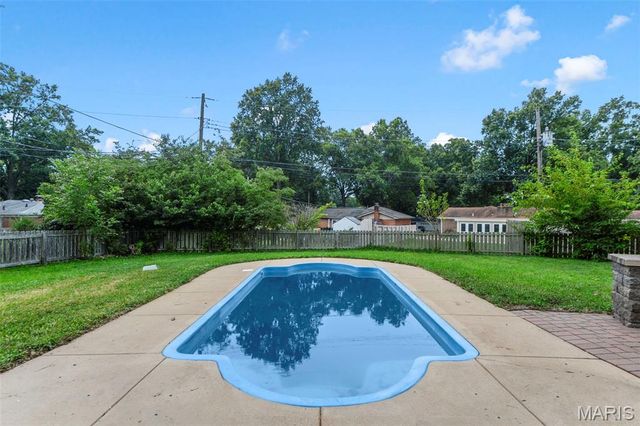 1004 Bridgeport Drive, Ellisville, MO 63011