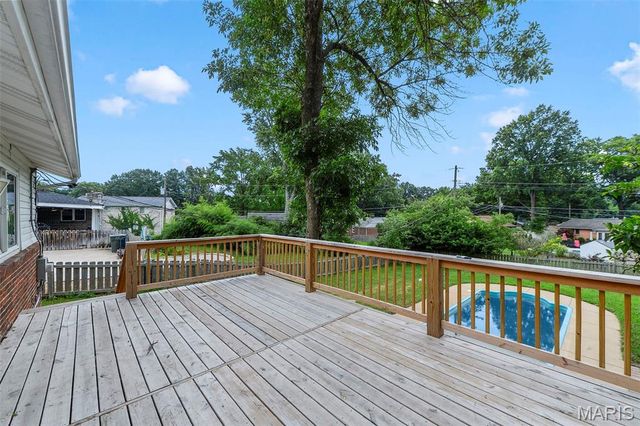 1004 Bridgeport Drive, Ellisville, MO 63011